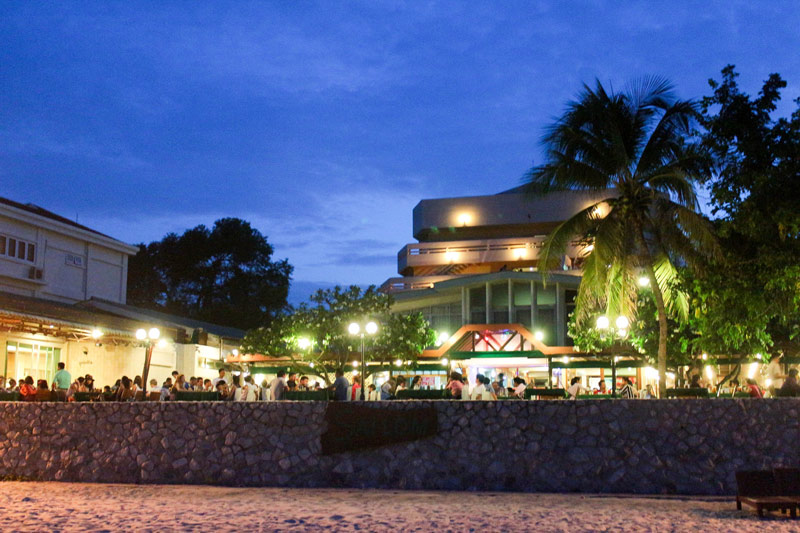 Beachfront restaurant in Hua Hin at Sailom Hotel Hua Hin